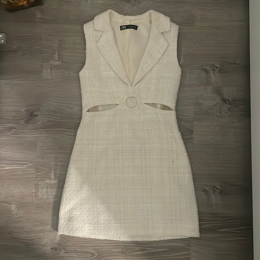 Cream colored elegant dress from Zara.